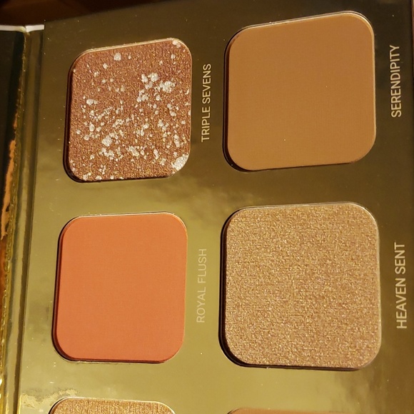 True + Luscious Lucky Glow Bronze and Highlight Palette - Picture 5 of 5